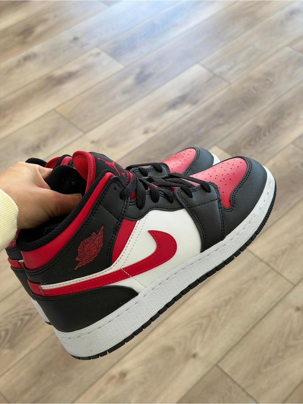 Nike Air Jordan 1 Mid Black Red White